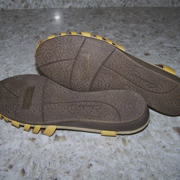 Clarks Yellow Sandals ‘Jaina-Canary’ 6.5 M - Picture 3 of 4